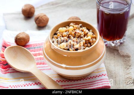 Kutia - süßer Korn-Pudding, das traditionelle erste Gericht des Weihnachtsabendessen, das in osteuropäischen Ländern serviert wird Stockfoto