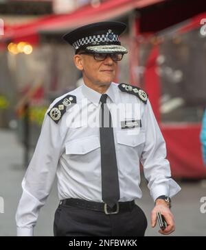 London, England, Großbritannien. 17. Februar 2023. Polizeichef der Metropolis Sir MARK ROWLEY wird im Zentrum von London gesehen, nach einem Interview im LBC-Radio mit Nick Ferrari. (Kreditbild: © Tayfun Salci/ZUMA Press Wire) NUR REDAKTIONELLE VERWENDUNG! Nicht für den kommerziellen GEBRAUCH! Stockfoto