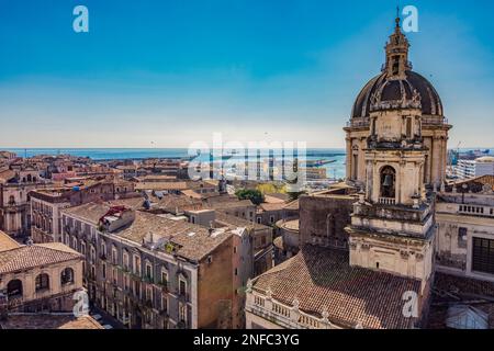 Die Stadt Catania von den Dächern aus gesehen, Sizilien Stockfoto