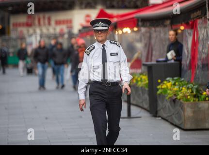 London, England, Großbritannien. 17. Februar 2023. Polizeichef der Metropolis Sir MARK ROWLEY wird im Zentrum von London gesehen, nach einem Interview im LBC-Radio mit Nick Ferrari. (Kreditbild: © Tayfun Salci/ZUMA Press Wire) NUR REDAKTIONELLE VERWENDUNG! Nicht für den kommerziellen GEBRAUCH! Stockfoto