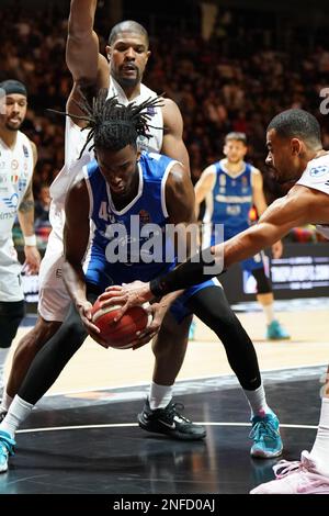 Turin, Italien. 15. Februar 2023. EA7 EMPORIO ARMANI MILAN vs. GERMANI BASKET BRESCIA, Turin 15. Februar 2023, auf dem Foto Nicola Akele (GERMANI BASKET BRESCIA) Editorial Usage Only Credit: Independent Photo Agency/Alamy Live News Stockfoto