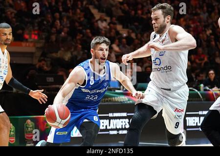 Turin, Italien. 15. Februar 2023. EA7 EMPORIO ARMANI MILAN vs. GERMANI BASKET BRESCIA, Turin, 15. Februar 2023, auf dem Foto Aleksej Nikolic (GERMANI BASKET BRESCIA) Editorial Usage Only Credit: Independent Photo Agency/Alamy Live News Stockfoto