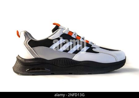 Weiße Turnschuhe auf weißem Hintergrund. Stockfoto