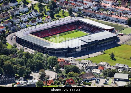 BERGEN, NORWEGEN - 23. JULI 2020: Bann Bergen Fußballstadion in Norwegen. Bergen ist die zweitgrößte Stadt Norwegens. Stockfoto