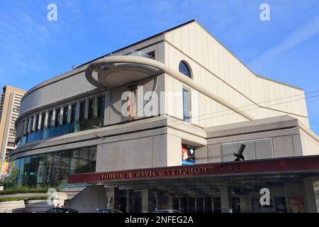 SAN FRANCISCO, USA - 8. APRIL 2014: Louise M. Davies Symphony Hall in San Francisco. Louise M. Davies Hall ist die Konzerthalle der San Francisco Wa Stockfoto