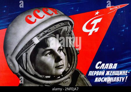 Oldtimer-sowjetischer Weltraumposter - Ruhm für die erste Frau Kosmonautin Valentina Tereshkova, 1963 sowjetischer Kosmonaute. Die erste und jüngste Frau im Weltraum. Stockfoto