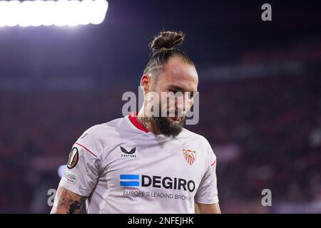 Sevilla, Spanien. 16. Februar 2023. Nemanja Gudelj vom FC Sevilla während des Spiels der UEFA Europa League zwischen dem FC Sevilla und PSV Eindhoven im Estadio Ramon Sanchez Pizjuan in Sevilla. (Foto: Gonzales Photo/Alamy Live News Stockfoto