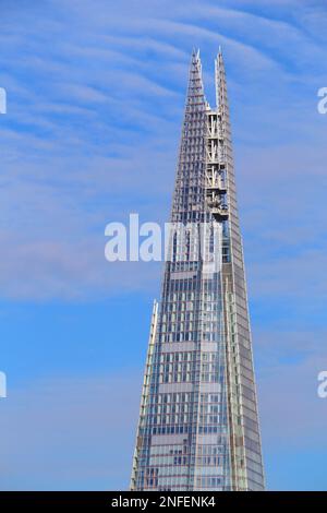 LONDON, Großbritannien - 8. JULI 2016: Der Shard Gebäude in London, UK. Der 310 Meter hohe Wolkenkratzer ist von Staat Katar gehört (95 Prozent). Stockfoto