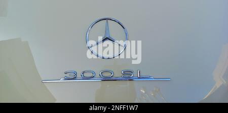 Mercedes Benz 300SL-Logo, Maskottchen, Motorhaubenschmuck, Motorhaubenschmuck, Kühlerdeckel, Motormaskottchen, Fahrzeugzeichen, Stockfoto