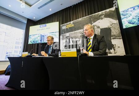 AMSTERDAM - CEO Ton Hillen und CFO Gavin van Boekel während der Pressekonferenz über die Jahreszahlen des Bauunternehmens Heijmans. ANP EVA PLEVIER niederlande raus - belgien raus Stockfoto