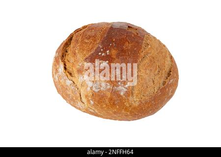 Roggen- und Weizen-Sauerteigbrot mit rundem Laib und knuspriger Kruste, isoliert auf weißem Boden. Stockfoto