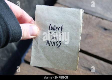 Motivierende Zitate. Die Inschrift auf dem Schild. Vintage-Style. Stockfoto