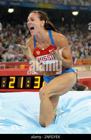 Russia's Yelena Isinbayeva Celebrates Breaking The World Record As She ...