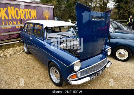 Ford Anglia Estate Car parkt auf einem statischen Schauplatz in der Hook Norton Brewery England uk.12. Feb 2023 Kredit:Melvin Green/Alamy Live News. Stockfoto