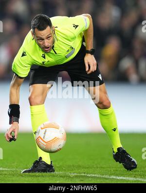 Der Schiedsrichter Maurizio Mariani während des Spiels La Liga zwischen dem FC Barcelona und Manchester United spielte am 16. Februar 2023 im Spotify Camp Nou Stadium in Barcelona, Spanien. (Foto: Sergio Ruiz / PRESSIN) Stockfoto