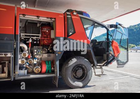 Schweiz, Agno-Lugano Flughafen, Feuerwehrhaus, Feuerwehrauto Stockfoto