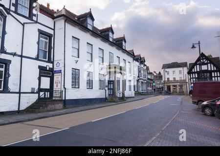 Das Zentrum der walisischen Stadt Corwen in Denbighshire North Wales mit seinem alten Gasthaus aus dem 18. Jahrhundert, dem Owain Glyndwr Hotel Stockfoto