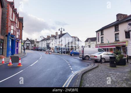 Das Zentrum der walisischen Stadt Corwen in Denbighshire North Wales mit seinen historischen Gebäuden Stockfoto