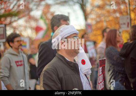 Toronto Ontario, Kanada - 5. November 2021: Religiöser Iraner bei einem Protest gegen den Iran. Stockfoto