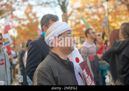 Toronto Ontario, Kanada - 5. November 2021: Religiöser Iraner bei einem Protest gegen den Iran. Stockfoto