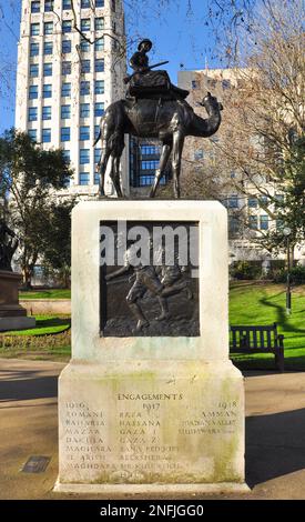 Denkmal-Skulptur, WW1 Imperial Camel Corps, Victoria Gardens, Thames Embankment, London, England, UK Stockfoto