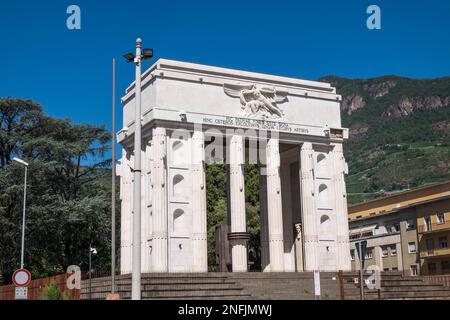 Italien. Trentino Alto Adige. Bozen. Bozen. Das Siegesdenkmal, das den „Märtyrern des Ersten Weltkriegs“ gewidmet ist Stockfoto