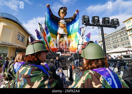 Ein Moment der Eröffnungszeremonie der Feierlichkeiten für die 150 Jahre des Karnevals von Viareggio am 4. Februar 2023 in Viareggio, Italien (Foto von Alessandro Bremec/NurPhoto) Stockfoto