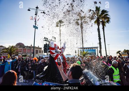 Ein Moment der Eröffnungszeremonie der Feierlichkeiten für die 150 Jahre des Karnevals von Viareggio am 4. Februar 2023 in Viareggio, Italien (Foto von Alessandro Bremec/NurPhoto) Stockfoto