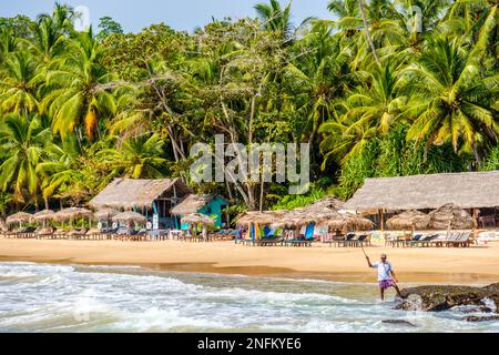 Tropische Sandstrände in Goyambokka in der Nähe von Tangalle an der Südküste Sri Lankas im Indischen Ozean Stockfoto