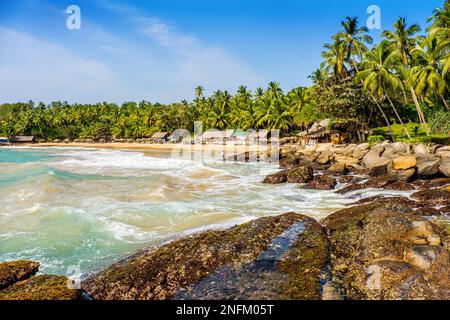 Tropische Sandstrände in Goyambokka in der Nähe von Tangalle an der Südküste Sri Lankas im Indischen Ozean Stockfoto