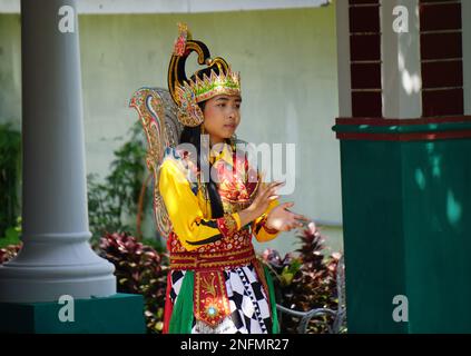 Indonesier führen Jaranan-Pegon-Tanz auf Stockfoto