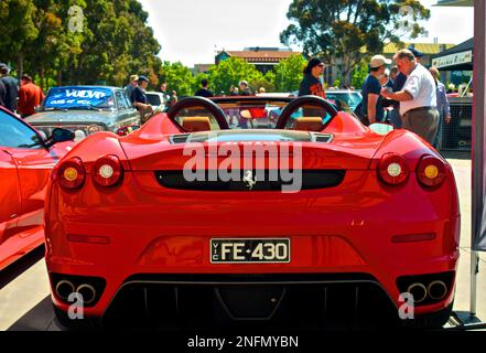 Roter Ferrari F 430, Stoßfängeransicht Stockfoto