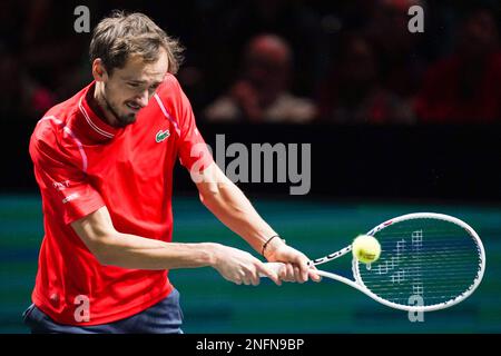 Rotterdam, Niederlande. 17. Februar 2023. ROTTERDAM, NIEDERLANDE - FEBRUAR 17: Daniil Medvedev aus Russland in Aktion während seines Viertelfinales der Männer gegen Felix Auger Aliassime aus Kanada am 5. Tag des 50. ABN AMRO Open im Rotterdam Ahoy am 17. Februar 2023 in Rotterdam, Niederlande (Foto von Joris Verwijst/BSR Agency) Kredit: Orange Pics BV/Alamy Live News Stockfoto