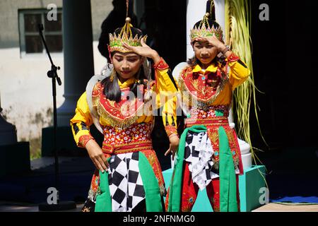 Indonesier führen Jaranan-Pegon-Tanz auf Stockfoto