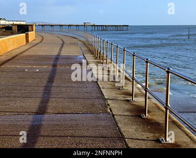 Geländer entlang der Küste von Teignmouth, South Devon. Stockfoto