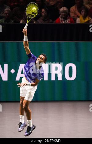 Rotterdam, Niederlande. 17. Februar 2023. ROTTERDAM, NIEDERLANDE - FEBRUAR 17: Felix Auger Aliassime von Kanada in Aktion während seines Viertelfinalspiels der Männer gegen Daniil Medwedew (Russland) am 5. Tag des 50. ABN AMRO Open im Rotterdam Ahoy am 17. Februar 2023 in Rotterdam, Niederlande (Foto von Joris Verwijst/BSR Agency) Kredit: Orange Pics BV/Alamy Live News Stockfoto