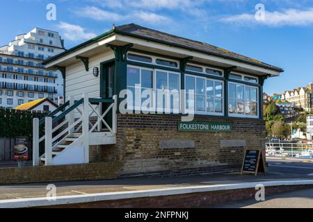 FOLKESTONE, Kent/UK - 12. NOVEMBER: Blick in die restaurierten Stellwerk am Hafen Bahnhof in Folkestone am 12. November 2019 Stockfoto