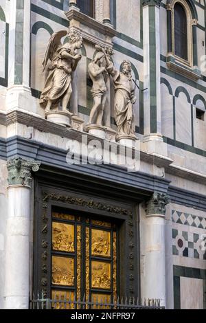 Florenz, Toskana/Italien - 19. Oktober: Blick auf Saint Mary Cathedral Türen in Florenz am 19. Oktober 2019 Stockfoto