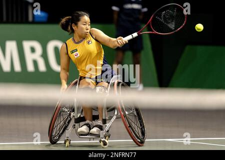 Rotterdam, Niederlande. 17. Februar 2023. ROTTERDAM - Rollstuhl-Tennisspieler Yui Kamiji (Japan) im Kampf gegen Jiske Griffioen (Niederlande) am fünften Tag des ABN AMRO Open Tennisturniers in Ahoy. AP SANDER KING Credit: ANP/Alamy Live News Stockfoto