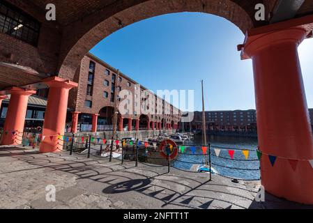 Schleppboote vertäut am Albert Dock, Liverpool, Merseyside, Großbritannien Stockfoto