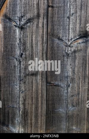 Braun dunkel zerkratzt aus Holz schneiden, Schneidebrett. Holzstruktur. Stockfoto