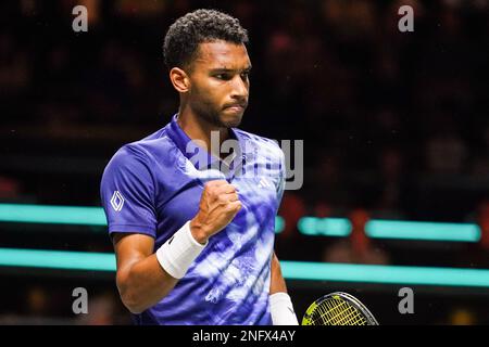 Rotterdam, Niederlande. 17. Februar 2023. ROTTERDAM, NIEDERLANDE - FEBRUAR 17: Felix Auger Aliassime aus Kanada reagiert während des Viertelfinalspiels der Männer gegen Daniil Medwedew aus Russland während des 5. Tages der 50. ABN AMRO Open im Rotterdam Ahoy am 17. Februar 2023 in Rotterdam, Niederlande (Foto von Joris Verwijst/BSR Agency) Kreditbetrag: Orange Pics BV/Alamy Live News Stockfoto