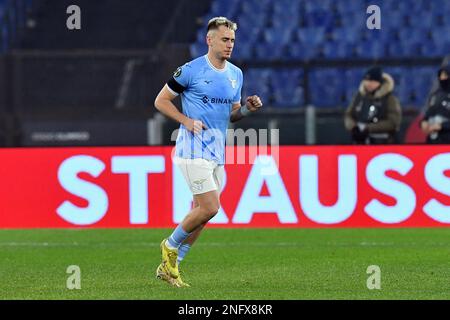 Rom, Italien. 17. Februar 2023. 16. Februar 2023; Stadio Olimpico, Rom, Italien: UEFA Conference League, SS Lazio gegen CFR Cluji; Patric von SS Lazio verlässt das Spielfeld nach der Ausweisung der roten Karte in der 15.-minütigen Kreditlinie: Action Plus Sports Images/Alamy Live News Stockfoto