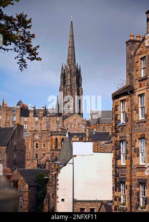 Highland Tolbooth Kirk, jetzt umbenannt in The Hub, an der Kreuzung von Lawnmarket und Castlehill, nahe dem Gipfel der Royal Mile. Es war früher ein C Stockfoto