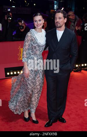 Berlin, Deutschland. 17. Februar 2023. Marlene Burow und Felix Kramer bei der Irgendwann werden wir uns Alles Erzahlen Premiere im Rahmen des 73. Berlinale in Berlin am 17. Februar 2023. Foto: Aurore Marechal/ABACAPRESS.COM Kredit: Abaca Press/Alamy Live News Stockfoto