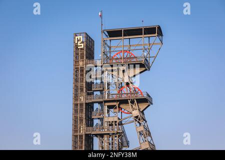 Hauptrahmen im Neuschlesischen Museum in der Gegend des ehemaligen Kohlebergwerks in Kattowitz, Schlesien, Polen Stockfoto