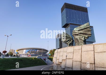 Denkmal für schlesische Aufständische, .KTW Bürogebäude und Spodek Arena in Kattowitz, Schlesien-Region in Polen Stockfoto