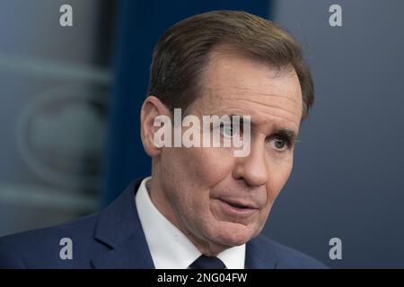 Washington DC, USA. 17. Februar 2023. John Kirby, Koordinator des Nationalen Sicherheitsrats für strategische Kommunikation, nimmt am 17. Februar 2023 an einer Pressekonferenz im Weißen Haus in Washington Teil. Foto: Chris Kleponis / Kredit: UPI/Alamy Live News Stockfoto