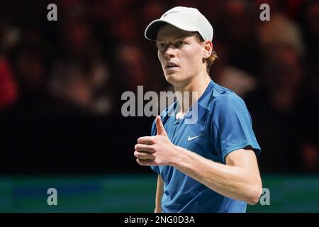 Rotterdam, Niederlande. 17. Februar 2023. ROTTERDAM, NIEDERLANDE - FEBRUAR 17: Jannik Sünner aus Italien reagiert während des Finalspiels der Männer im Singles Quarter gegen Stan Wawrinka aus der Schweiz am 5. Tag der 50. ABN AMRO Open im Rotterdam Ahoy am 17. Februar 2023 in Rotterdam, Niederlande (Foto von Joris Verwijst/BSR Agency) Kredit: Orange Pics BV/Alamy Live News Stockfoto
