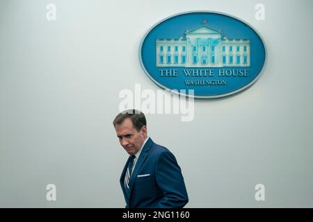 Washington DC, USA. 17. Februar 2023. John Kirby, Koordinator des Nationalen Sicherheitsrats für strategische Kommunikation, nimmt am 17. Februar 2023 an einer Pressekonferenz im Weißen Haus in Washington Teil. Chris Kleponis/Pool via CNP/MediaPunch Credit: MediaPunch Inc/Alamy Live News Stockfoto